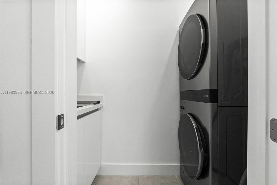 Close-up of interior finishes inside a home in , Fort Lauderdale (Image 21).