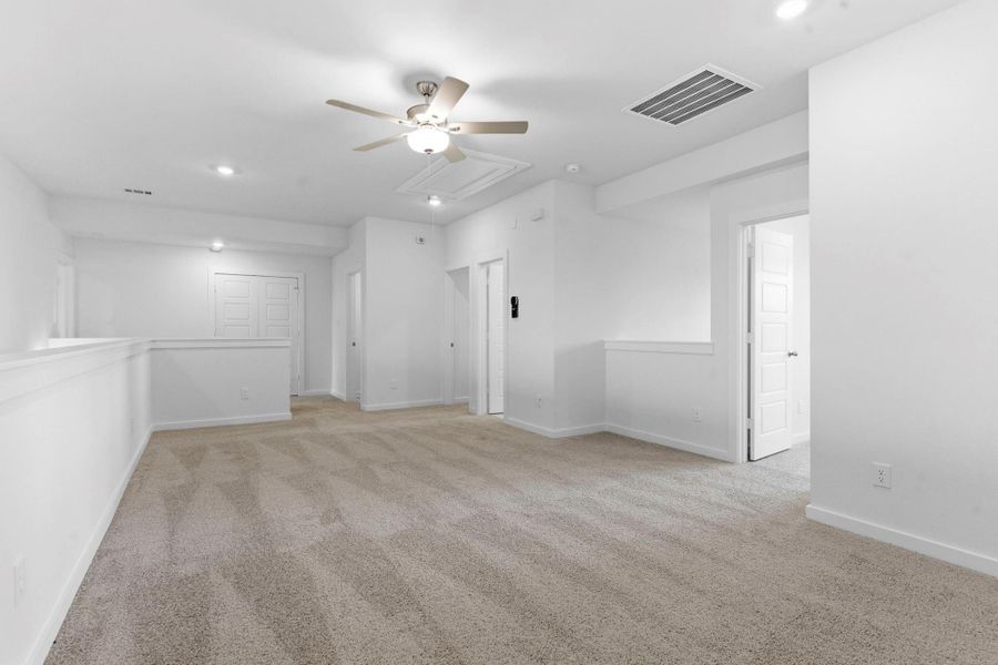 Spacious, unfurnished interior of a new home in , Iowa Colony (Image 22).
