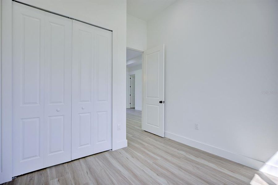 Spacious, unfurnished interior of a new home in , Sebring (Image 10).