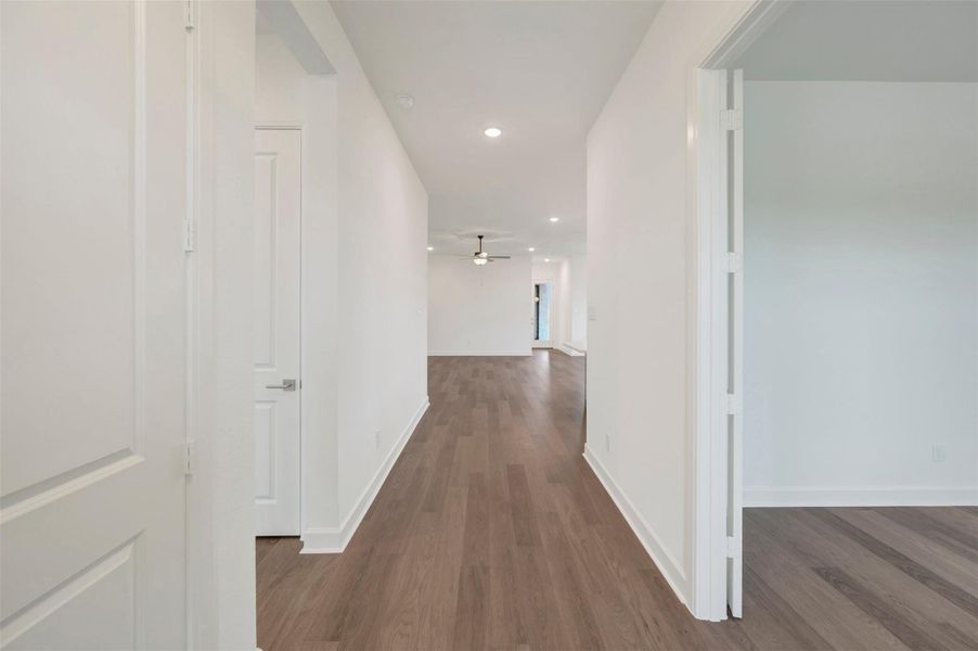 Spacious, unfurnished interior of a new home in Riceland - Enclave Row Collection, Mont Belvieu (Image 27).