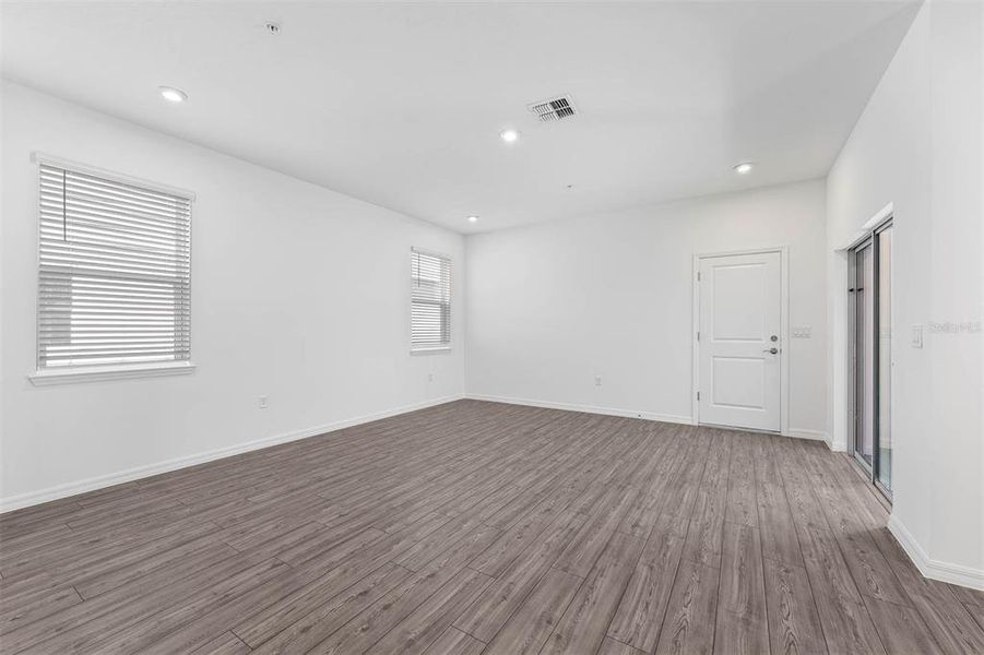 Spacious, unfurnished interior of a new home in Brack Ranch, St. Cloud (Image 17).