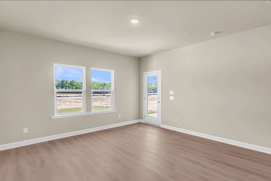 Spacious, unfurnished interior of a new home in Tea Farm, Ravenel (Image 11).