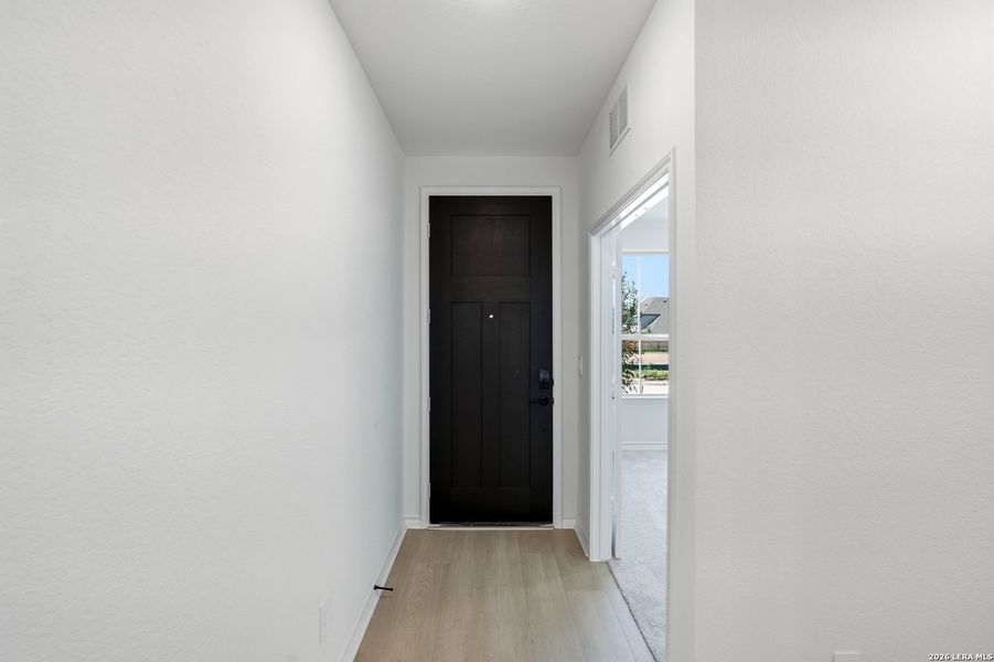 Spacious, unfurnished interior of a new home in Davis Ranch, San Antonio (Image 28).