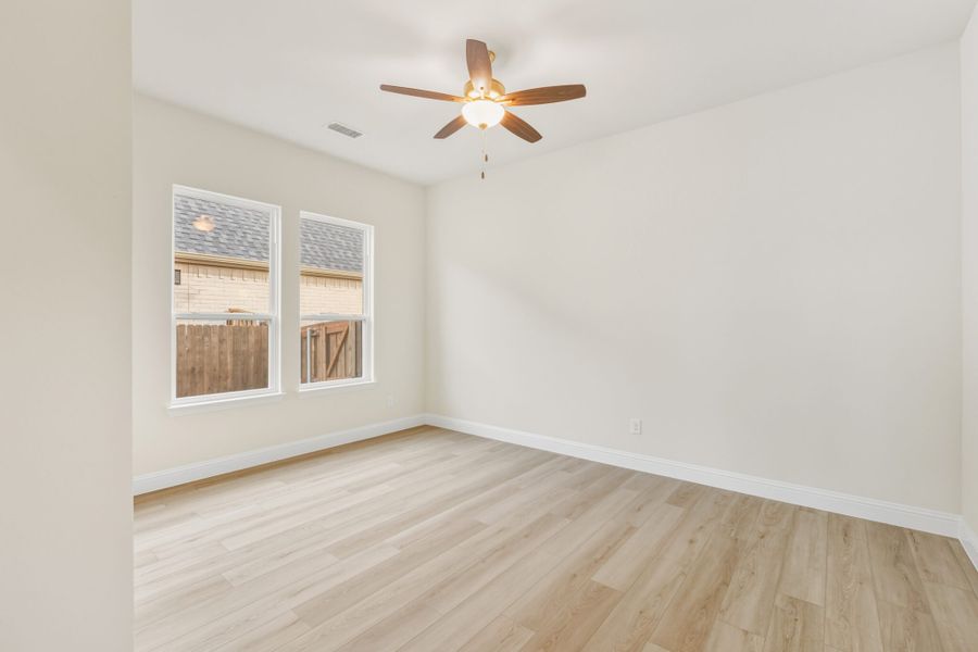 Spacious, unfurnished interior of a new home in Edgewater, Fate (Image 34).