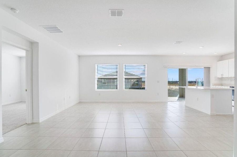 Spacious, unfurnished interior of a new home in Scenic Terrace, Lake Hamilton (Image 18).