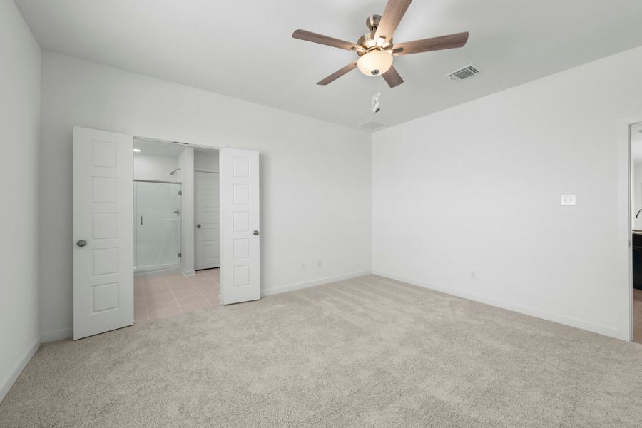 Spacious, unfurnished interior of a new home in South Fork, Waco (Image 8). Spacious, unfurnished interior of a new home in South Fork, Waco (Image 8).