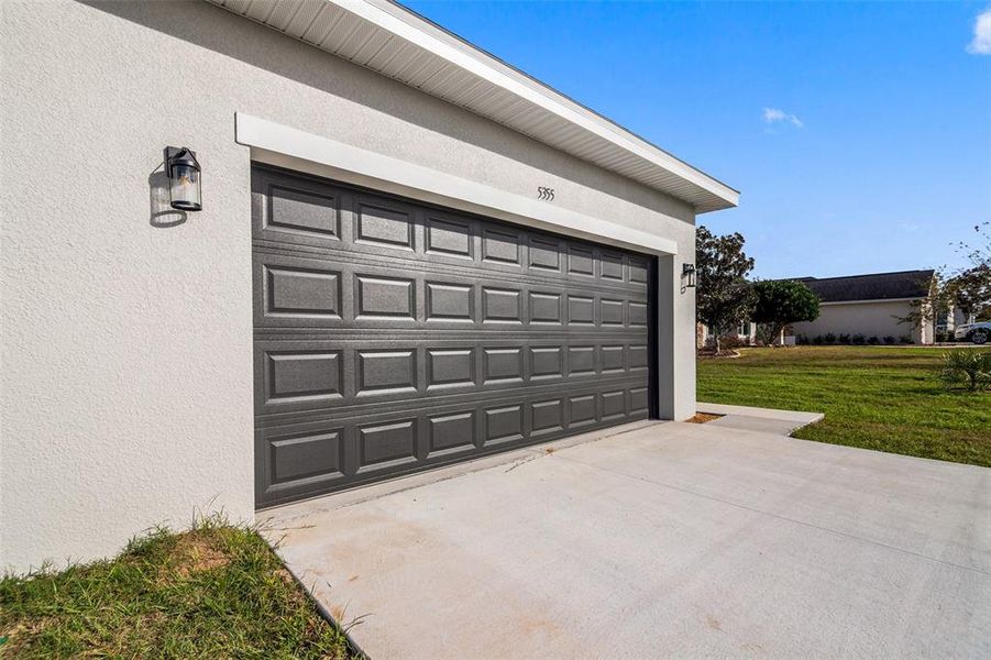 Exterior details and patio area of a home in SummerCrest, Ocala (Image 3).