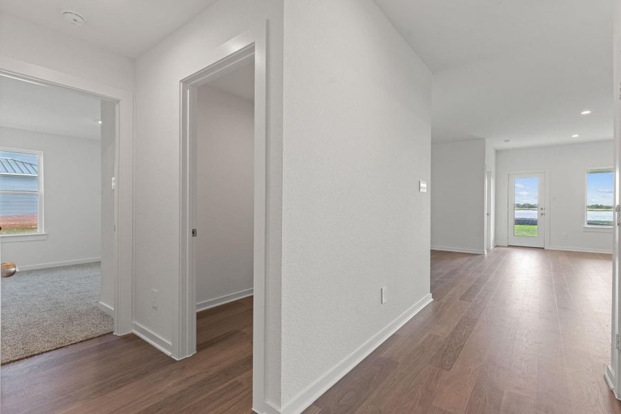 Spacious, unfurnished interior of a new home in Grand Cay Harbour, Texas City (Image 33). Spacious, unfurnished interior of a new home in Grand Cay Harbour, Texas City (Image 33).