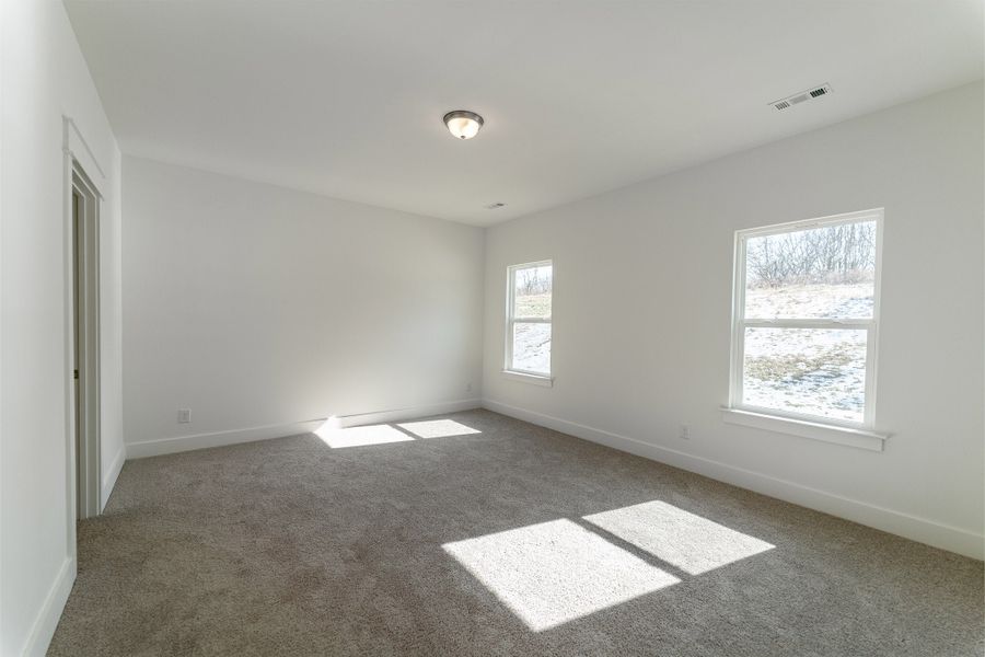 Spacious, unfurnished interior of a new home in Brush Creek, Fairview (Image 39).