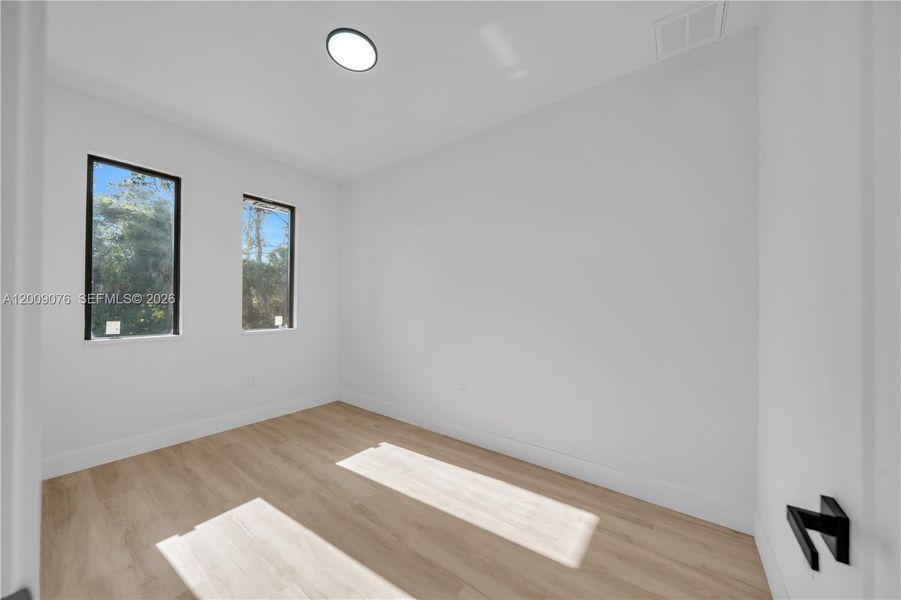 Spacious, unfurnished interior of a new home in , North Port (Image 32).