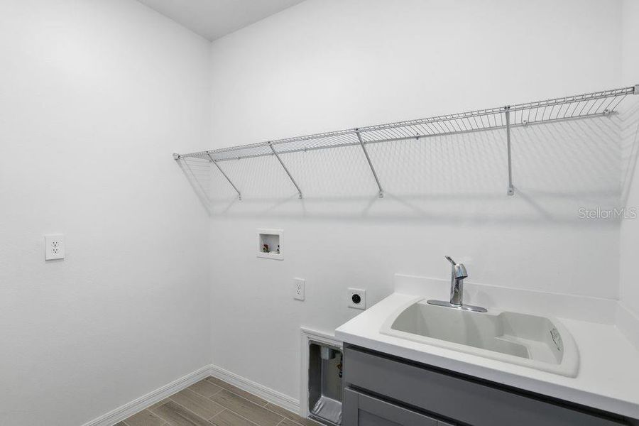 Image 39 of a home in Center Lake Ranch Community Group Page.