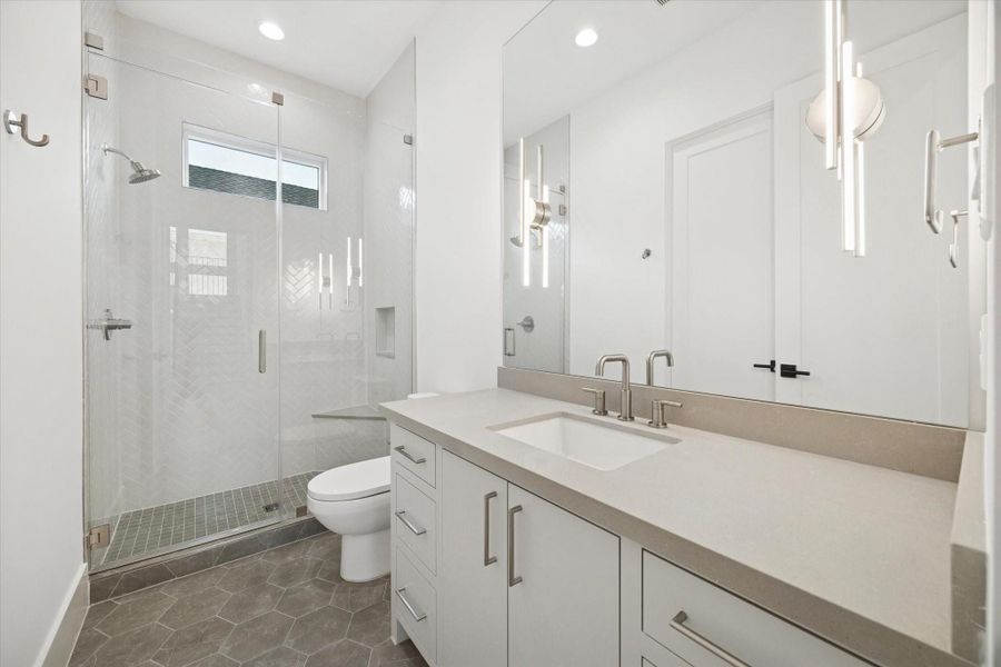 2nd Floor Ensuite Bath