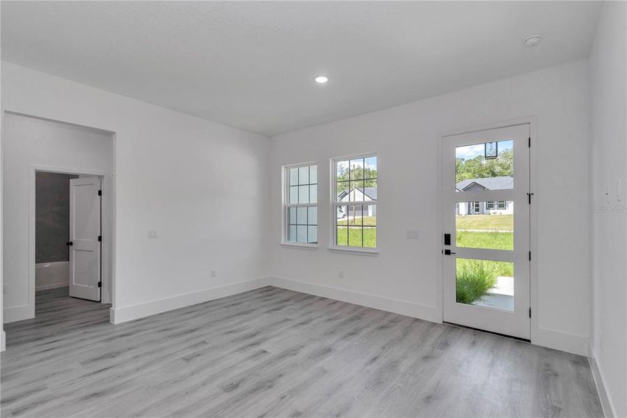Spacious, unfurnished interior of a new home in , Dunnellon (Image 41).