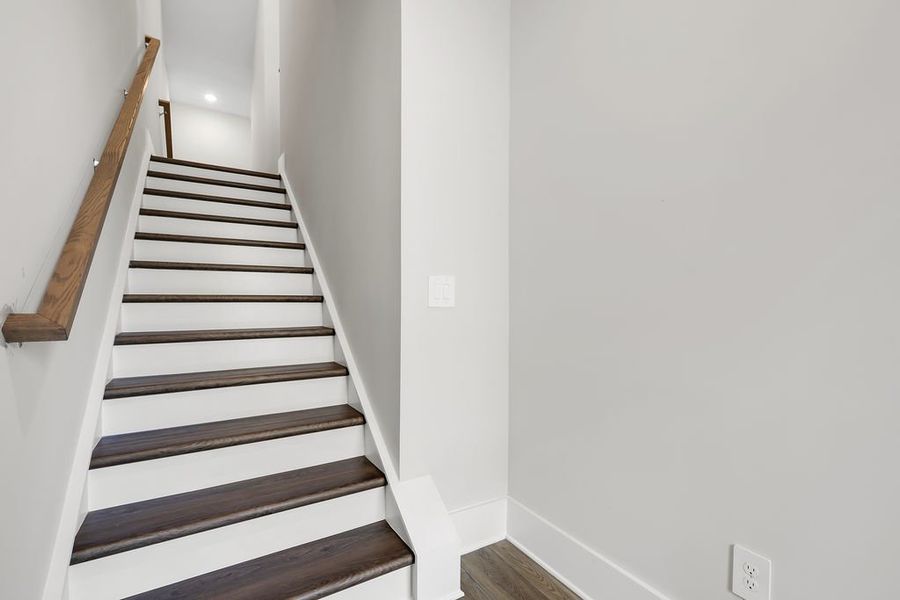 Spacious, unfurnished interior of a new home in Echo Park, Suwanee (Image 30).