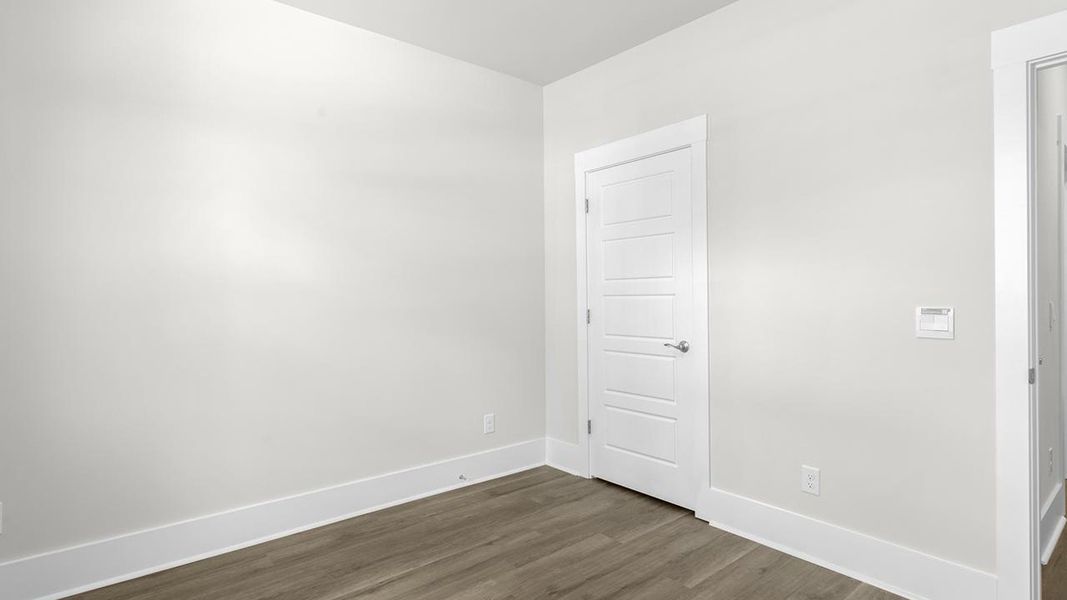 Spacious, unfurnished interior of a new home in Rolling Hills, Bolivia (Image 31).
