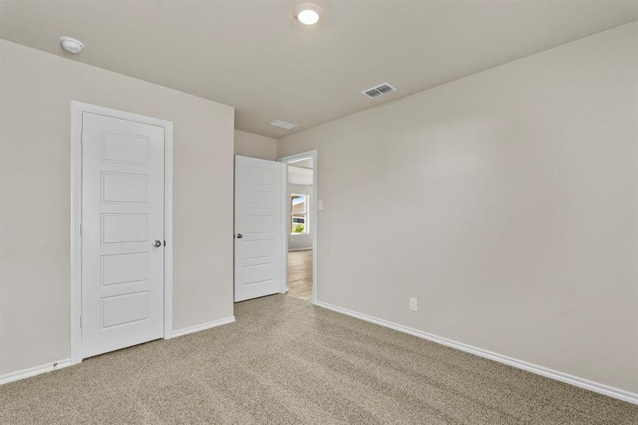 Spacious, unfurnished interior of a new home in Meadowbrook Estates, Cleburne (Image 13).