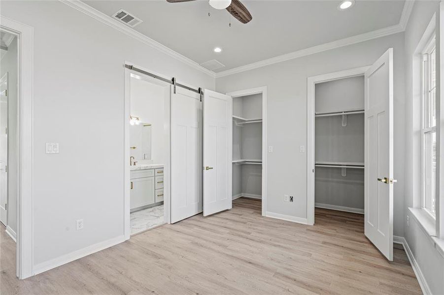Spacious, unfurnished interior of a new home in , Galveston (Image 7).