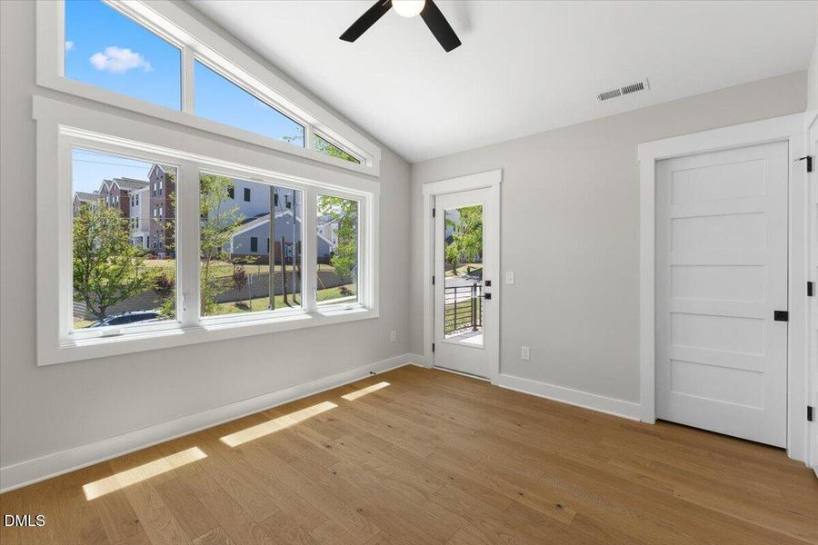 38-541 Bragg St