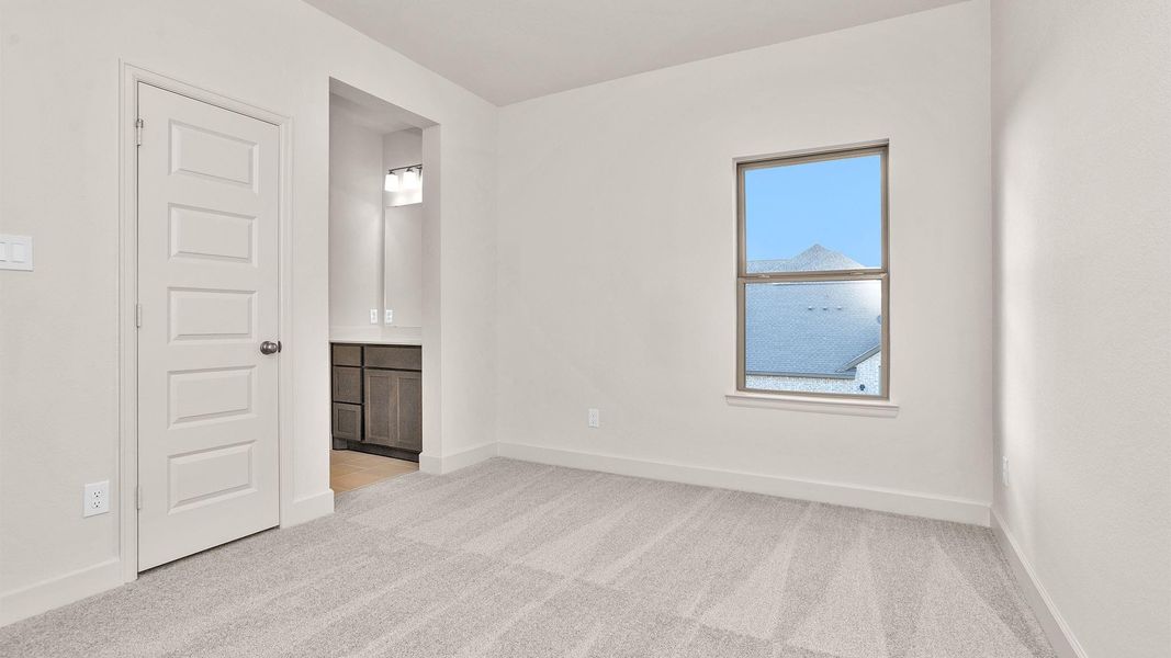 Spacious, unfurnished interior of a new home in Candela, Richmond (Image 10).