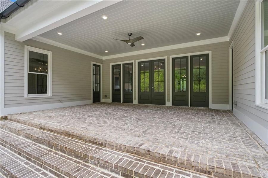 Exterior details and patio area of a home in Crossroads, Alpharetta (Image 37).