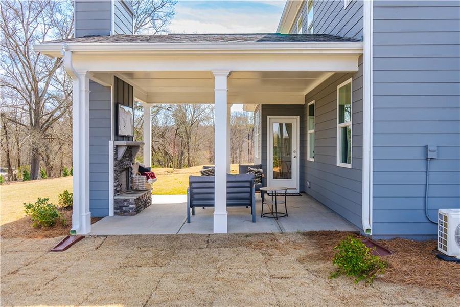 Exterior details and patio area of a home in Hampton Ridge, Jefferson (Image 29).