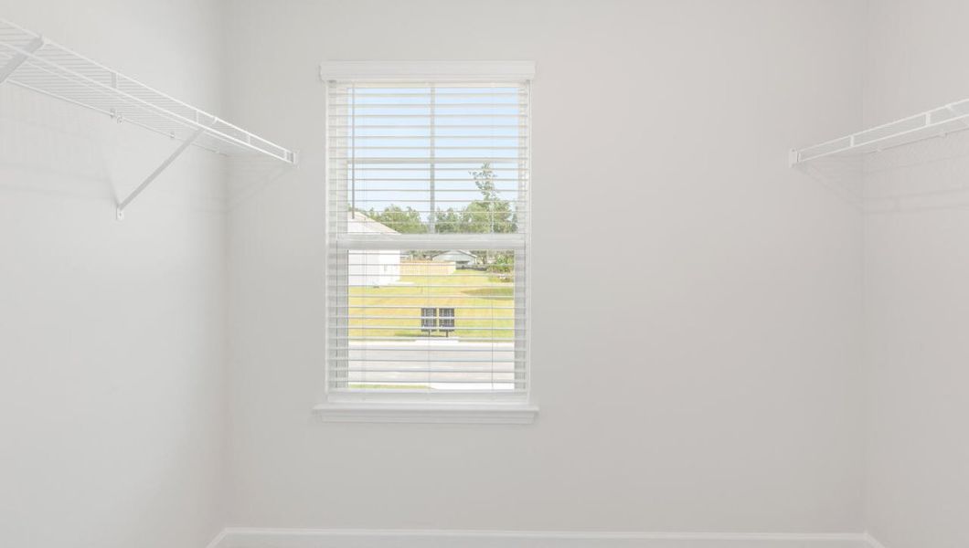 Spacious, unfurnished interior of a new home in Eagle Creek, Bolivia (Image 18).