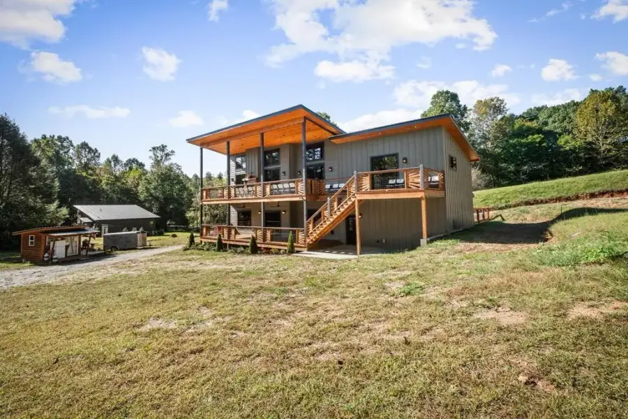 Exterior details and patio area of a home in , Blue Ridge (Image 19).