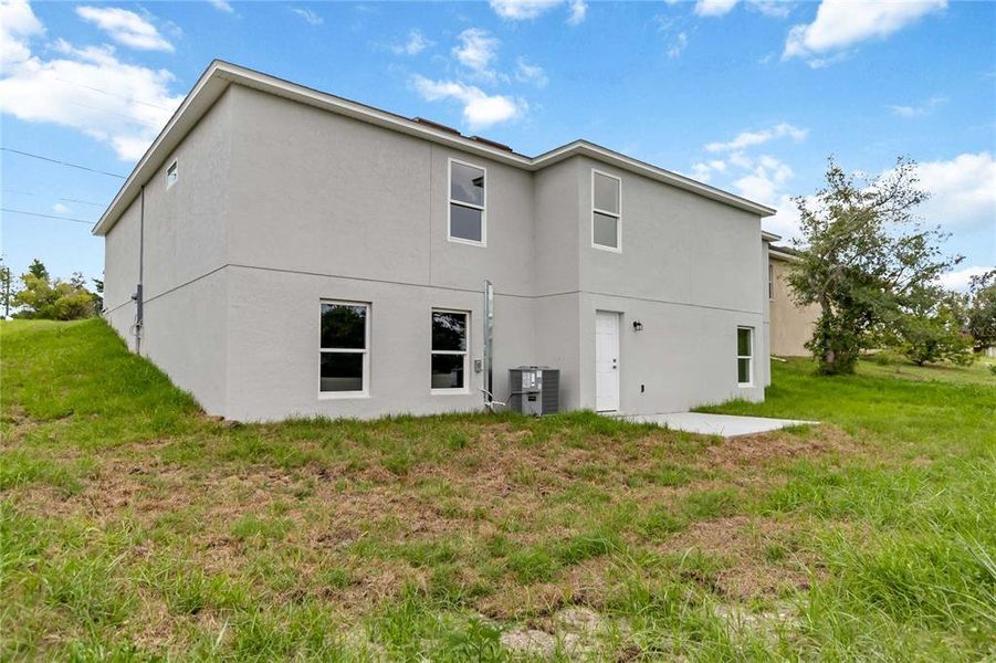 Exterior details and patio area of a home in , Deltona (Image 3).