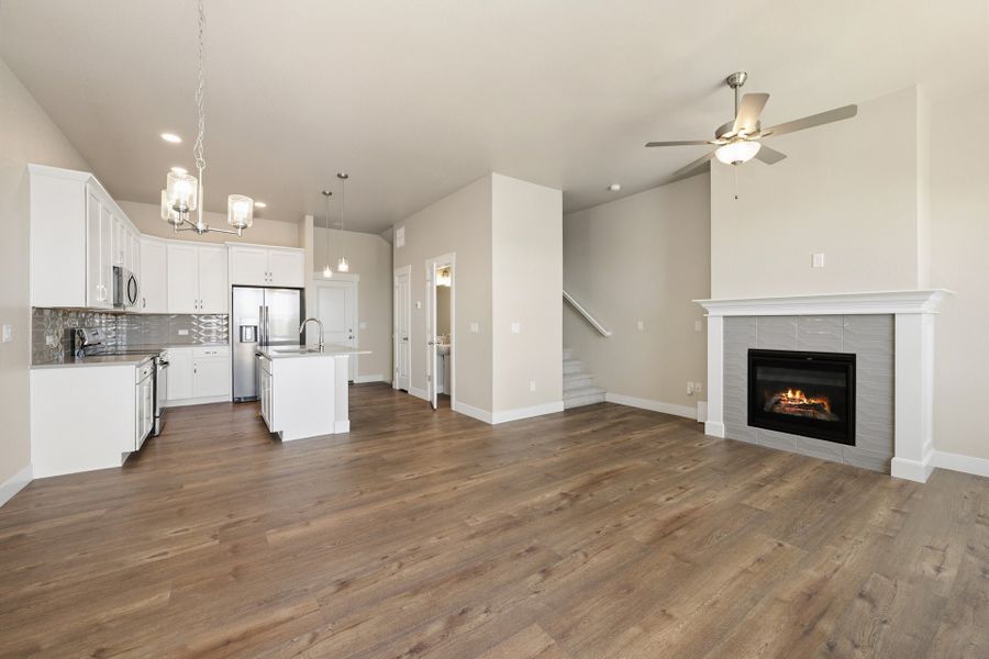 Spacious, unfurnished interior of a new home in The Lakes at Centerra, Loveland (Image 9).