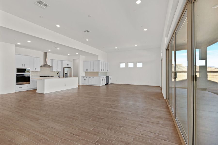 Spacious, unfurnished interior of a new home in Mountain View Ranch, Vail (Image 11).