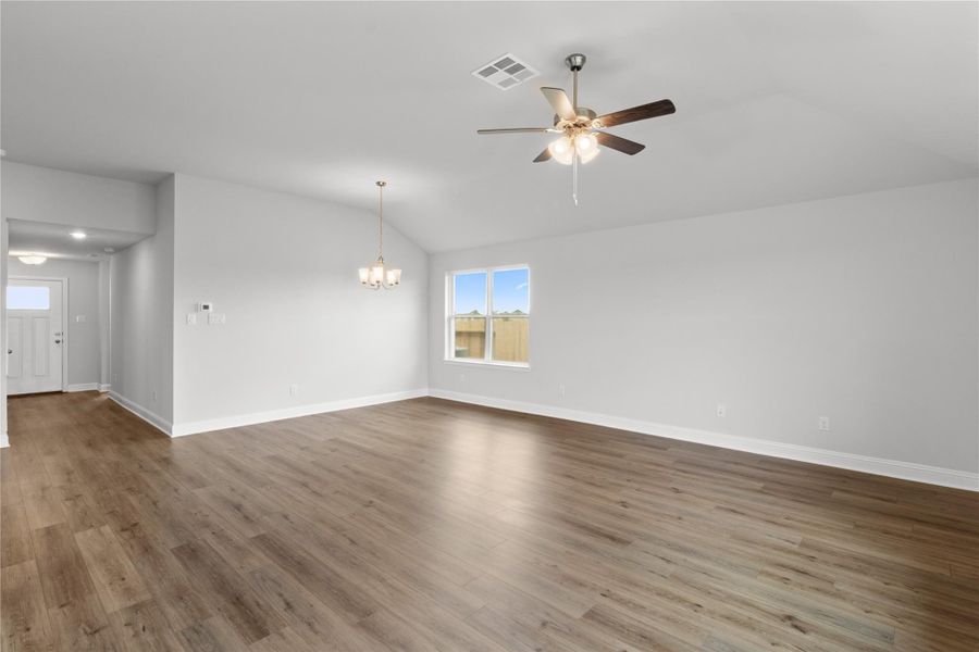 Spacious, unfurnished interior of a new home in River Ranch Trails, Dayton (Image 18).