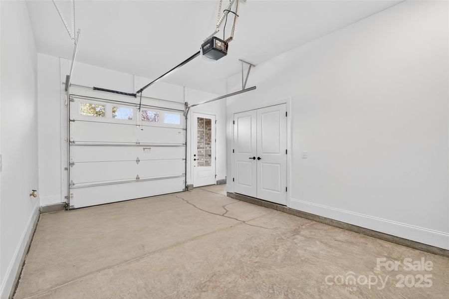 Spacious, unfurnished interior of a new home in , Charlotte (Image 19).