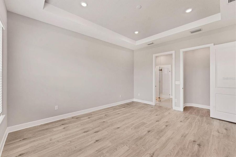 Spacious, unfurnished interior of a new home in , Bradenton (Image 44).