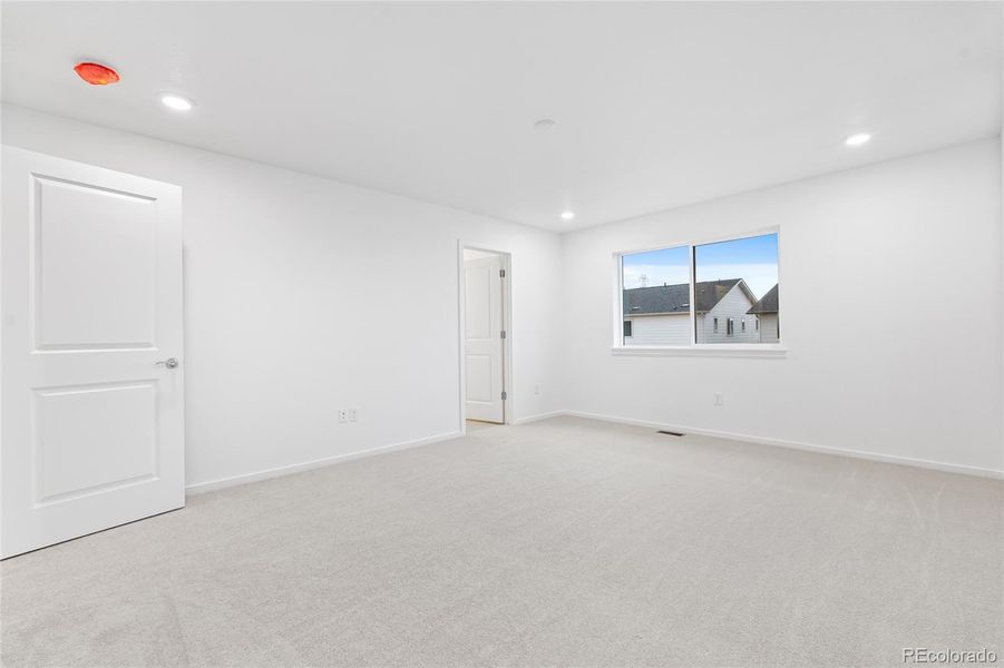 Spacious, unfurnished interior of a new home in Harvest Crossing, Aurora (Image 8).
