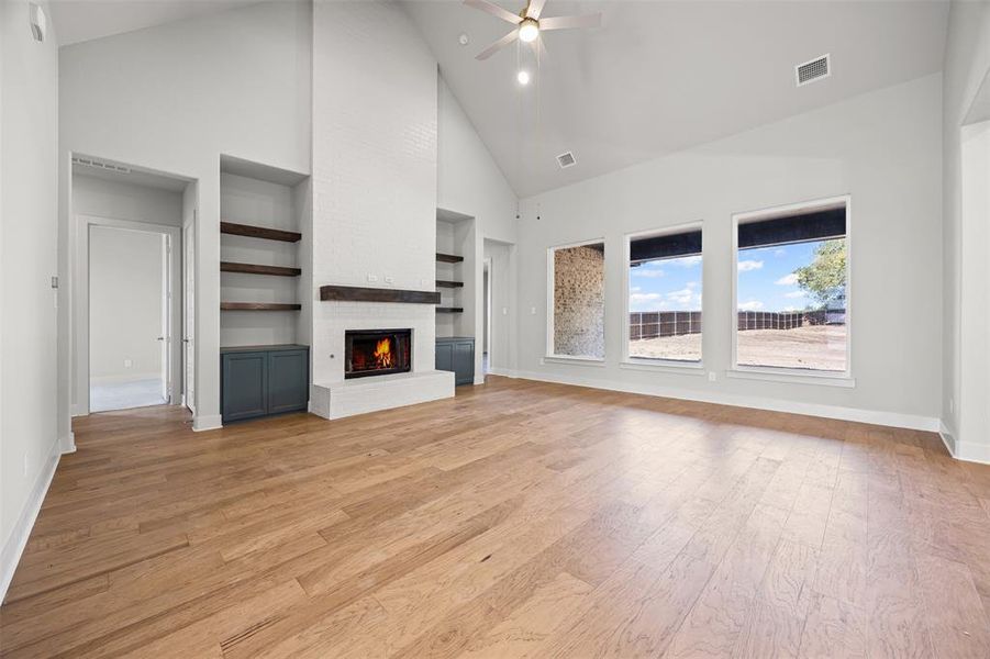 Spacious, unfurnished interior of a new home in Waterfall Ranch - 1 Acre Lots, Waxahachie (Image 17).