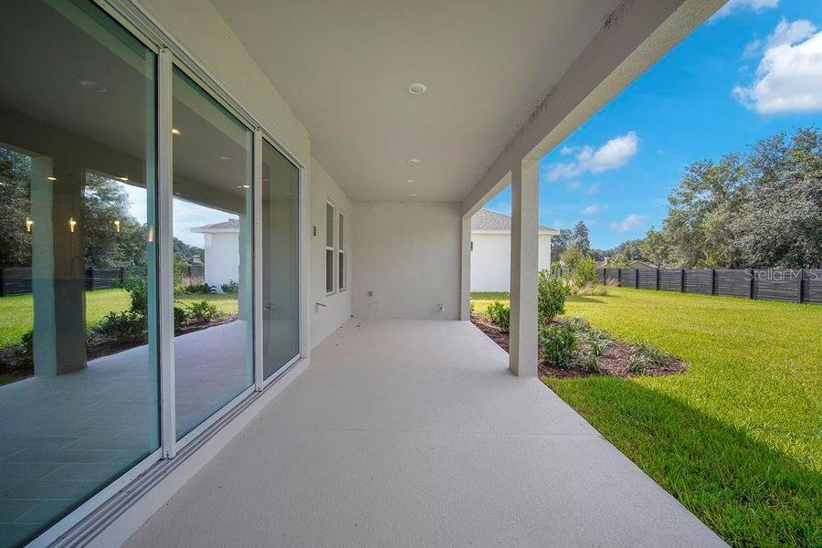 Exterior details and patio area of a home in Timber Ridge, Plant City (Image 2).