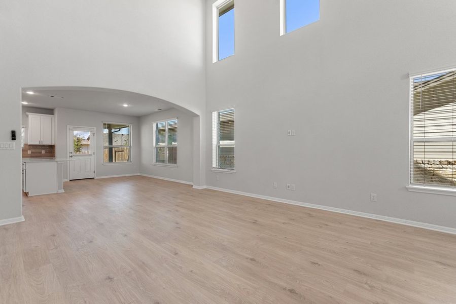 Spacious, unfurnished interior of a new home in Crosswinds, Kyle (Image 10).