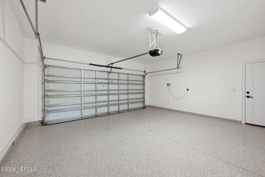 Spacious, unfurnished interior of a new home in , Jacksonville Beach (Image 26).