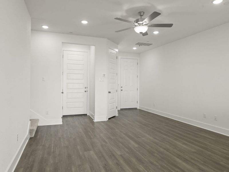 Spacious, unfurnished interior of a new home in Avery Centre, Round Rock (Image 13).