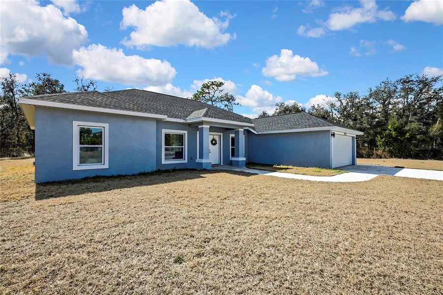 Exterior details and patio area of a home in , Weeki Wachee (Image 32).
