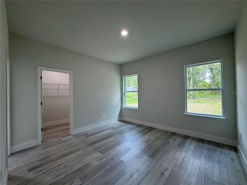Spacious, unfurnished interior of a new home in , Citrus Springs (Image 27).