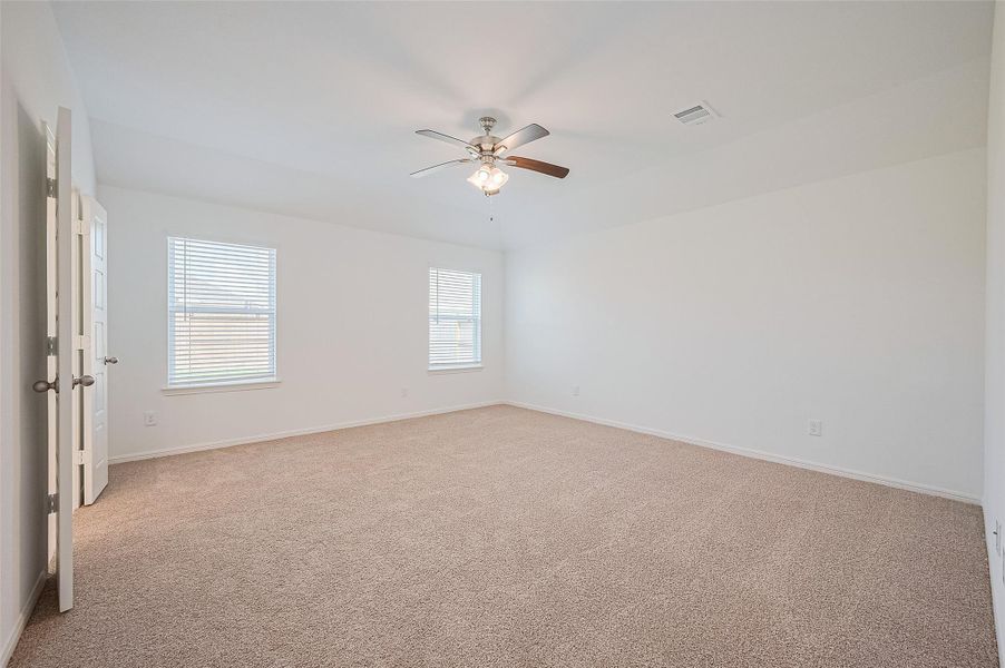 Spacious, unfurnished interior of a new home in Lago Mar, Texas City (Image 13).