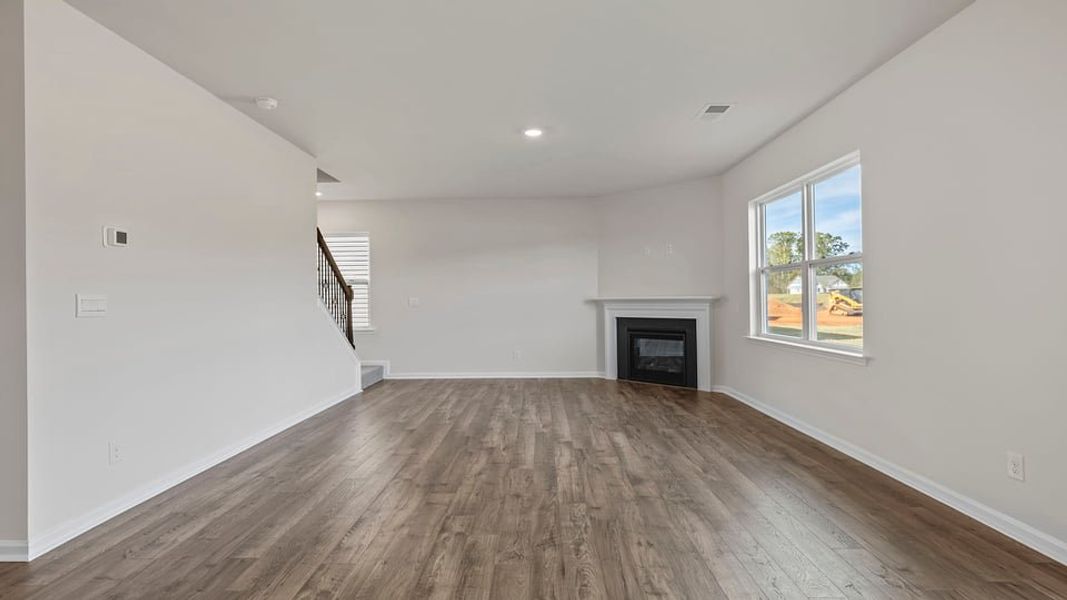 Spacious, unfurnished interior of a new home in Sage Grove, Lyman (Image 18).