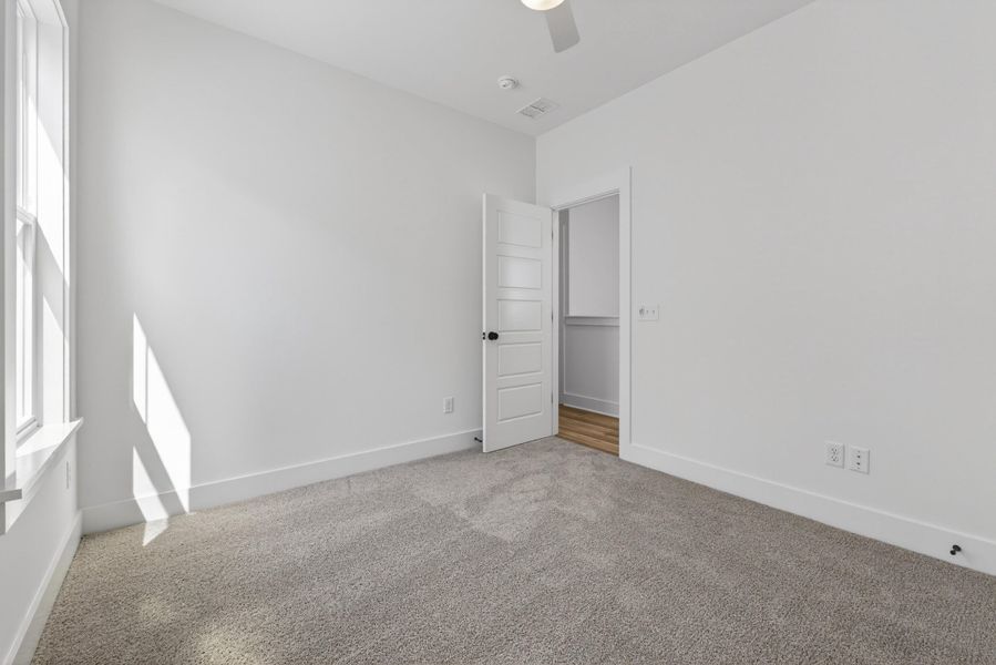 Spacious, unfurnished interior of a new home in , Summerville (Image 24).