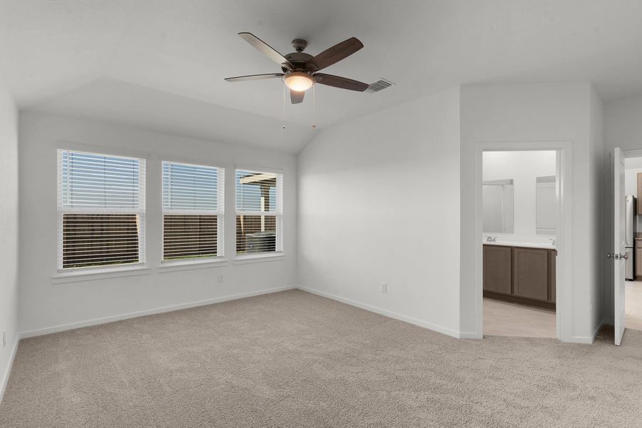 Spacious, unfurnished interior of a new home in Briarwood, Elgin (Image 18).