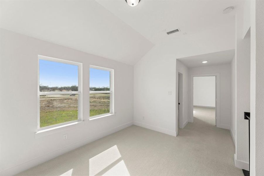 Spacious, unfurnished interior of a new home in Inspiration, Lucas (Image 31).