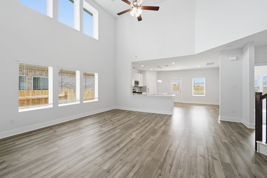 Spacious, unfurnished interior of a new home in Sunfield, Buda (Image 23).