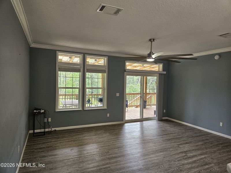 Spacious, unfurnished interior of a new home in , Middleburg (Image 11).