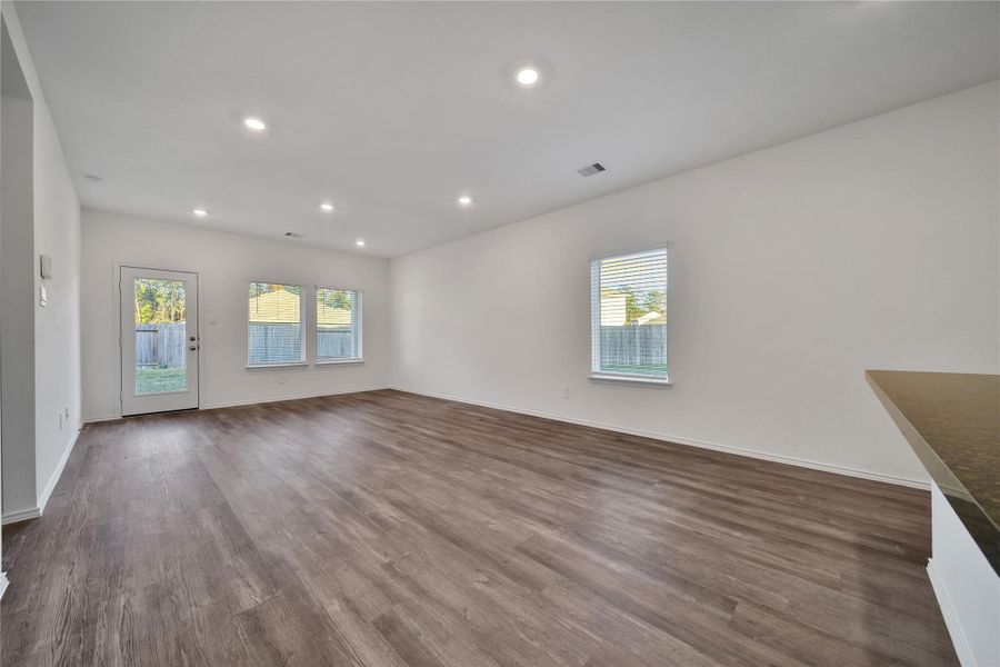 Spacious, unfurnished interior of a new home in Breckenridge Forest, Spring (Image 27).