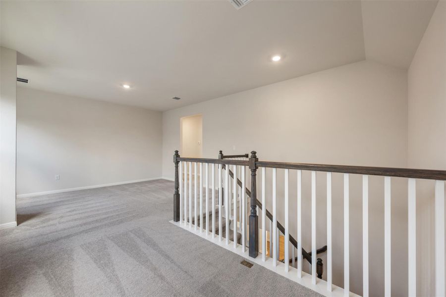 Spacious, unfurnished interior of a new home in Rolling Glen, Hutto (Image 31).